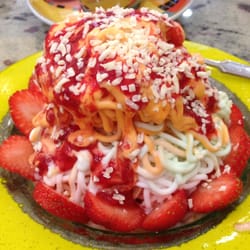 Eiscafe Venezia - Spaghetti-Eis mit Fruchtsorten