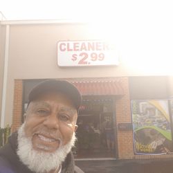 Discount Cleaners - This is a Awesome Cleaners with very Polite and very Professional Staff, I Highly Recommend this Cleaner Business