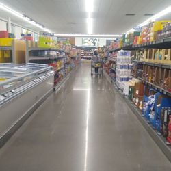 ALDI - Clean wide isle