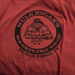 Hulk Hogan's Wrestling Shop - Tshirt commemorating the epic match
