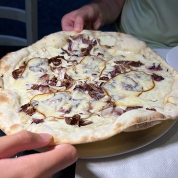 Il Chianti - Radicchio E Scamorza pizza - Wine Bars Near Me - Rome, RM