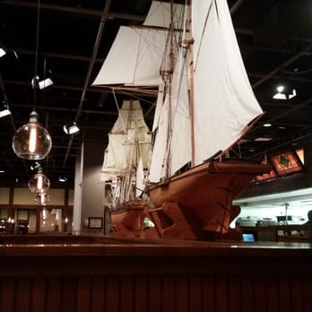 Phillips Seafood - Nice interior design - Seafood Near Me - Baltimore, Maryland