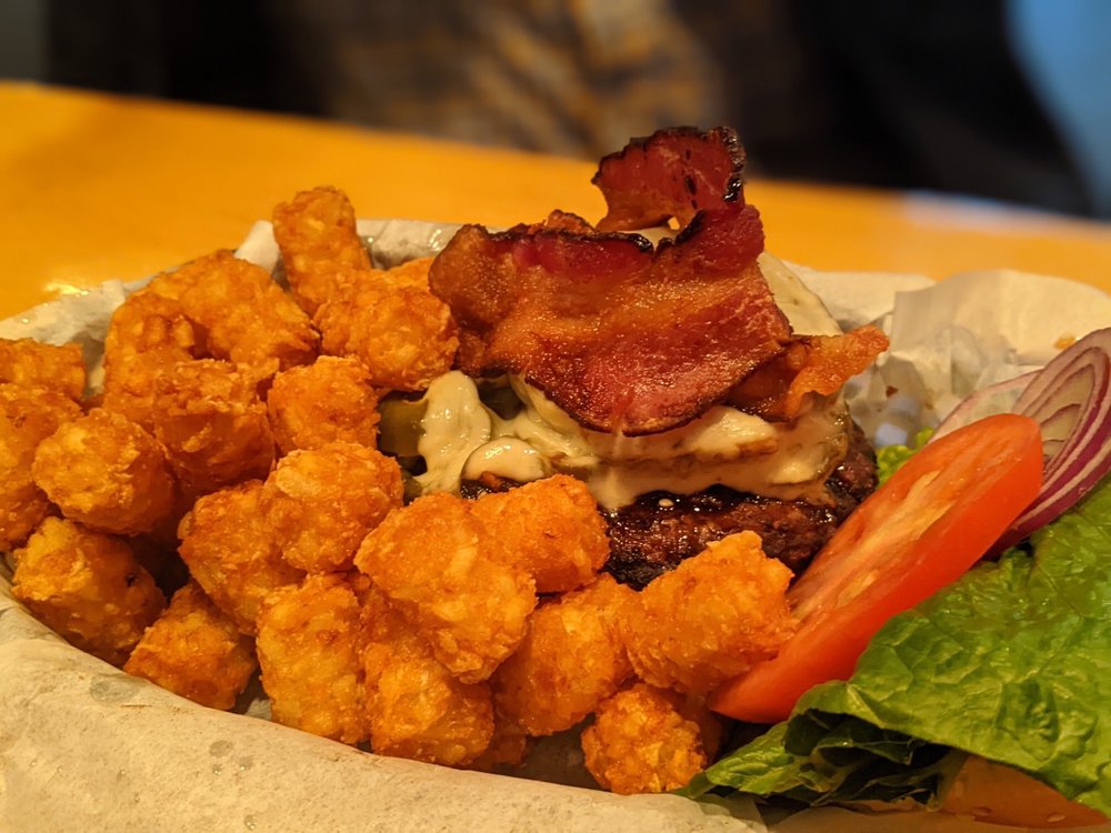 APPLE’S BAR & GRILL Updated August 2024 64 Photos & 11 Reviews