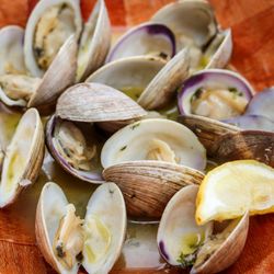Cortez Clam Factory - Steamed clams with no bread