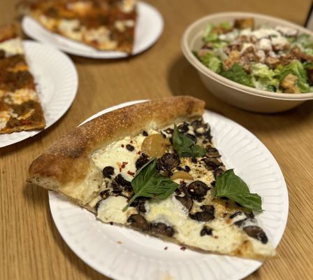 Danny Boy's Famous Original Pizza by null