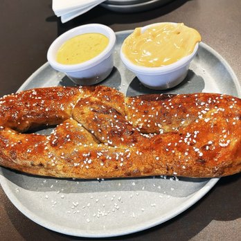 Gravity Taproom - Pretzel... yummmm - Beer Bar Near Me - Orlando, Florida