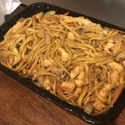 Chicken lo mein Chicken lo mein