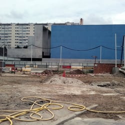 Piscine de Bagneux - Building from across the construction site