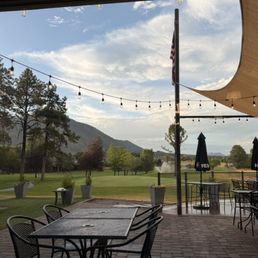 Beautiful view, amazing service & food!    Evelyn was AMAZING!  Asparagus  tempura, filet, Cajun pasta-Yum!Highly recommend!