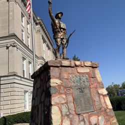 Putnam County Courthouse - War memorial outside