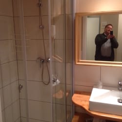 Warum-ins-Hotel - Dusche