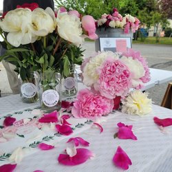 Alaska Blooms Peony Farm - Beautiful Peonies