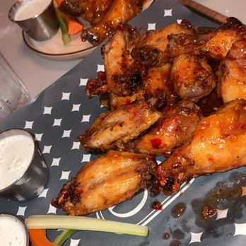 Dodo Bird Kitchen and Cocktails - Thai Chili wings, Buffalo wings - Cocktail Bars Near Me - Scottsdale, Arizona