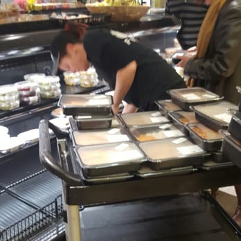 Olly Fresco's - Crowds start to gather for discounted food at end of day - Grocery Near Me - Montreal, Quebec Olly Fresco's - Crowds start to gather for discounted food at end of day - Grocery Near Me - Montreal, Quebec