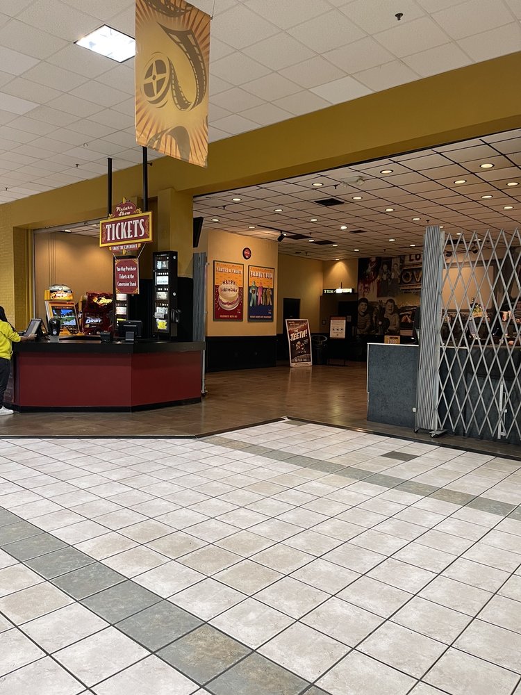 Picture Show Entertainment 55 Photos 92 Reviews Cinema 130 E Altamonte Dr Altamonte Springs Fl Phone Number Yelp