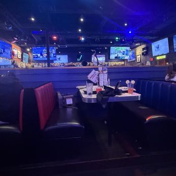 Bubba's 33 - American Near Me - Chesapeake, Virginia