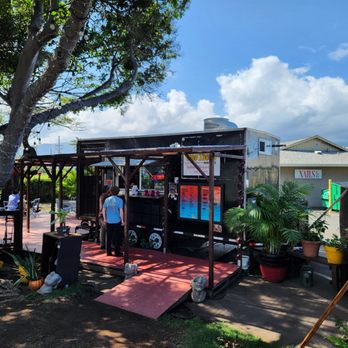 Ono Tacos Hawaii - Layout of the dining area - Food Trucks Near Me - Maui, Hawaii Ono Tacos Hawaii - Layout of the dining area - Food Trucks Near Me - Maui, Hawaii