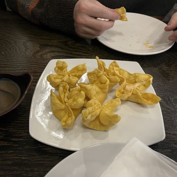 Eastern Paradise - Crab Rangoon (tasted stale like and a different dipping sauce than I'm use too) - Japanese Near Me - Rochester, New Hampshire