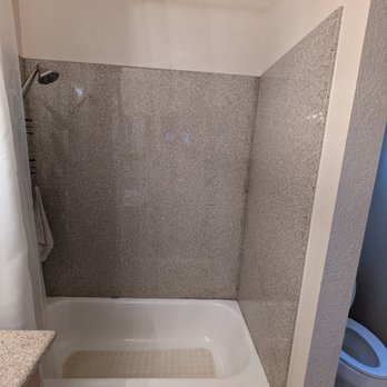 Shugarman's Bath - Old slippery tub with drain problems - General Contractors Near Me - San Diego, California