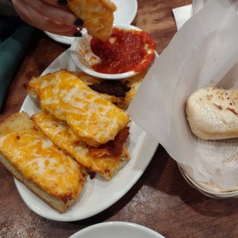Demos' Restaurant - Murfreesboro - Cheesy bread and rolls - Gluten-Free Near Me - Murfreesboro, Tennessee