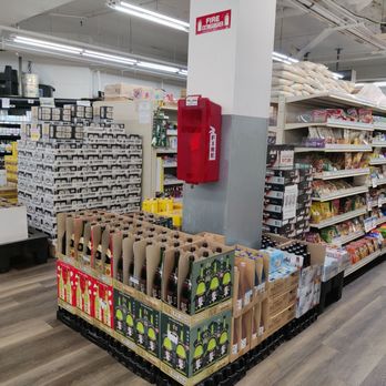 Nijiya Market - Wide variety of merchandise - International Grocery Near Me - Honolulu, Hawaii