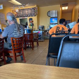 Excellent small taqueria in a strip mall. Great choices and full salsa bar to complement your order. Excellent small taqueria in a strip mall. Great choices and full salsa bar to complement your order.