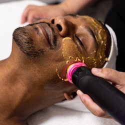 Palmer Aesthetics - Glo2facial also know at the Geneo facial, this is the Glam posds