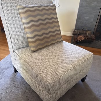 Vesna's Upholstery - Oversized chair - Furniture Reupholstery Near Me - La Canada, California Vesna's Upholstery - Oversized chair - Furniture Reupholstery Near Me - La Canada, California