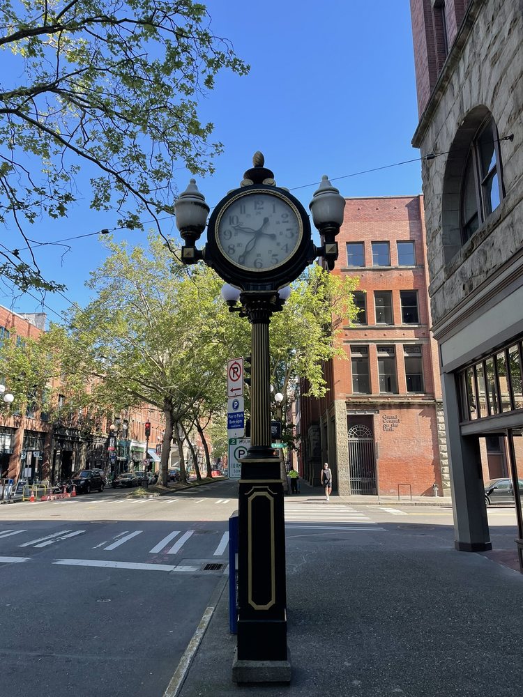EARL LAYMAN STREET CLOCK - Updated January 2025 - 1st Ave S & South ...