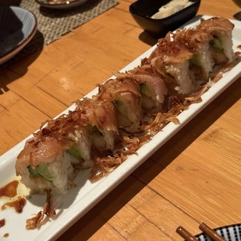 Sushi Roku - White Lotus Roll delicious - Sushi Bars Near Me - Pasadena, California