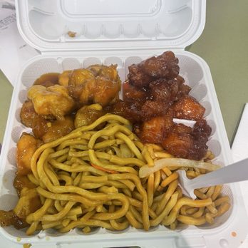 Stir Fry 88 - Lo Mein with chicken main dish - Chinese Near Me - Colonial Heights, Virginia