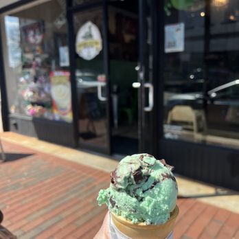 Buford Station Creamery - Mint moose tracks - Ice Cream & Frozen Yogurt Near Me - Buford, Georgia Buford Station Creamery - Mint moose tracks - Ice Cream & Frozen Yogurt Near Me - Buford, Georgia