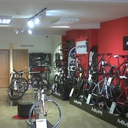 Bizzis - Interior de la tienda de bicicletas en Humanes