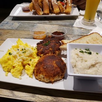 Gochas Breakfast Bar | Cascade - Salmon croquettes - Wine Bars Near Me - Atlanta, Georgia