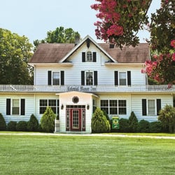 Colonial Manor Inn - The front of the Manor Inn
