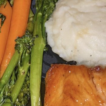 Yard House - Whiskey Glazed Salmon - New American Near Me - San Antonio, Texas