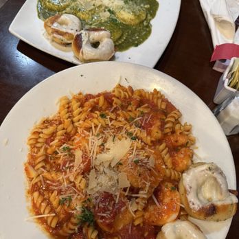 Italia Bella - Shrimp Fra Diavolo (spicy) and Jumbo Ravioli Florentine Pesto. Both with garlic knots. - Sicilian Near Me - Yucaipa, California Italia Bella - Shrimp Fra Diavolo (spicy) and Jumbo Ravioli Florentine Pesto. Both with garlic knots. - Sicilian Near Me - Yucaipa, California