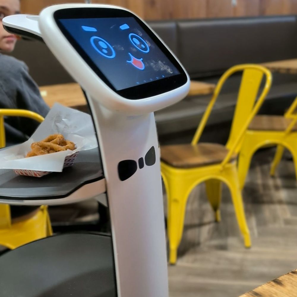 They need to clean this screen between table dropoffs,  you are required to tap Piri's face to make him leave your table.