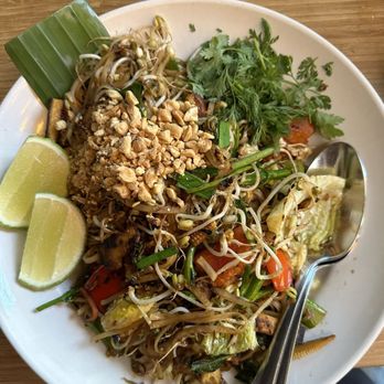 Khom Loi - Tofu Pad Thai - Thai Near Me - Sebastopol, California Khom Loi - Tofu Pad Thai - Thai Near Me - Sebastopol, California