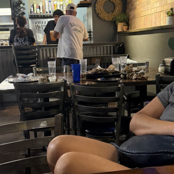 Pizza Plus - Dirty tables, worker sitting at the bar - Pizza Near Me - Riverbank, California Pizza Plus - Dirty tables, worker sitting at the bar - Pizza Near Me - Riverbank, California