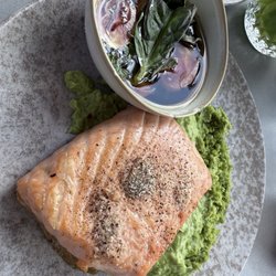 Amand - Salmon, pea puree