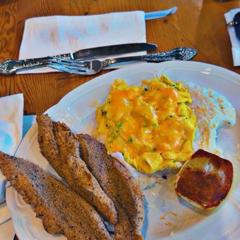 Roux Diner - Catfish and grits - Breakfast & Brunch Near Me - Chicago, Illinois