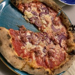 Pizzeria Gabbiano - Pizza with sausage and red onion was very good. Make sure you ask for Parmesan cheese and red pepper oil.