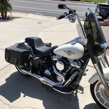 Le Peraハーレー　バルカン Le Pera Kickflip Diamond Stitch Seat For Harley Softail 2018