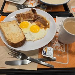 大快活 - Toast, sunny side up eggs, chicken steak