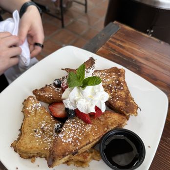Cafe on 27 - 15/10 french toast - Breakfast & Brunch Near Me - Topanga, California