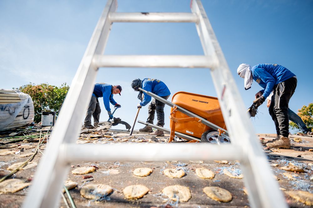Slide of El Mago's Roofing