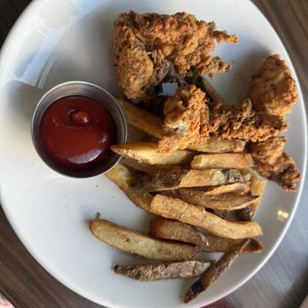 Lola’s Beach Cantina - Kids meal: chicken tenders with side of fries and it comes with a drink included. - Mexican Near Me - Norfolk, Virginia