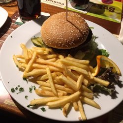Grando Sukredo Moorrege - Big-Burger mit Pommes