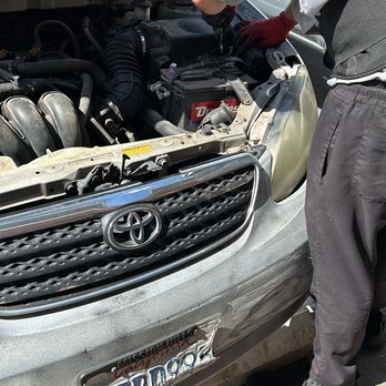 AutoZone Auto Parts - Cleaning the battery acid - Auto Parts & Supplies Near Me - Burbank, California